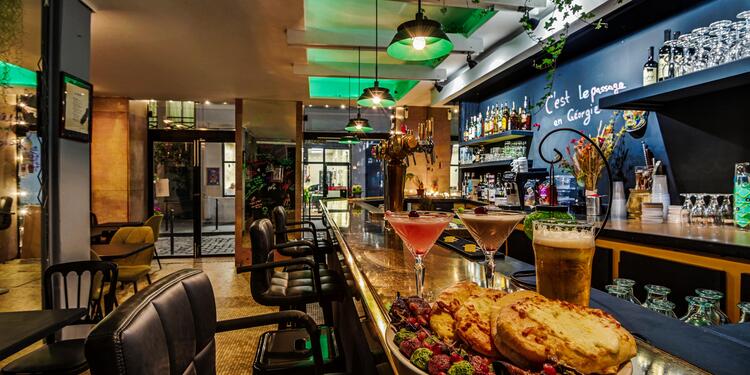 Le passage, bar