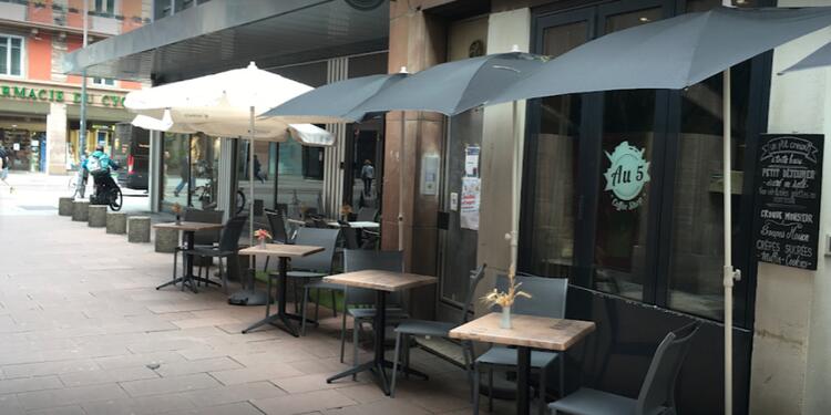 Au 5 (Fermé), bar, La terrasse de l'établissement