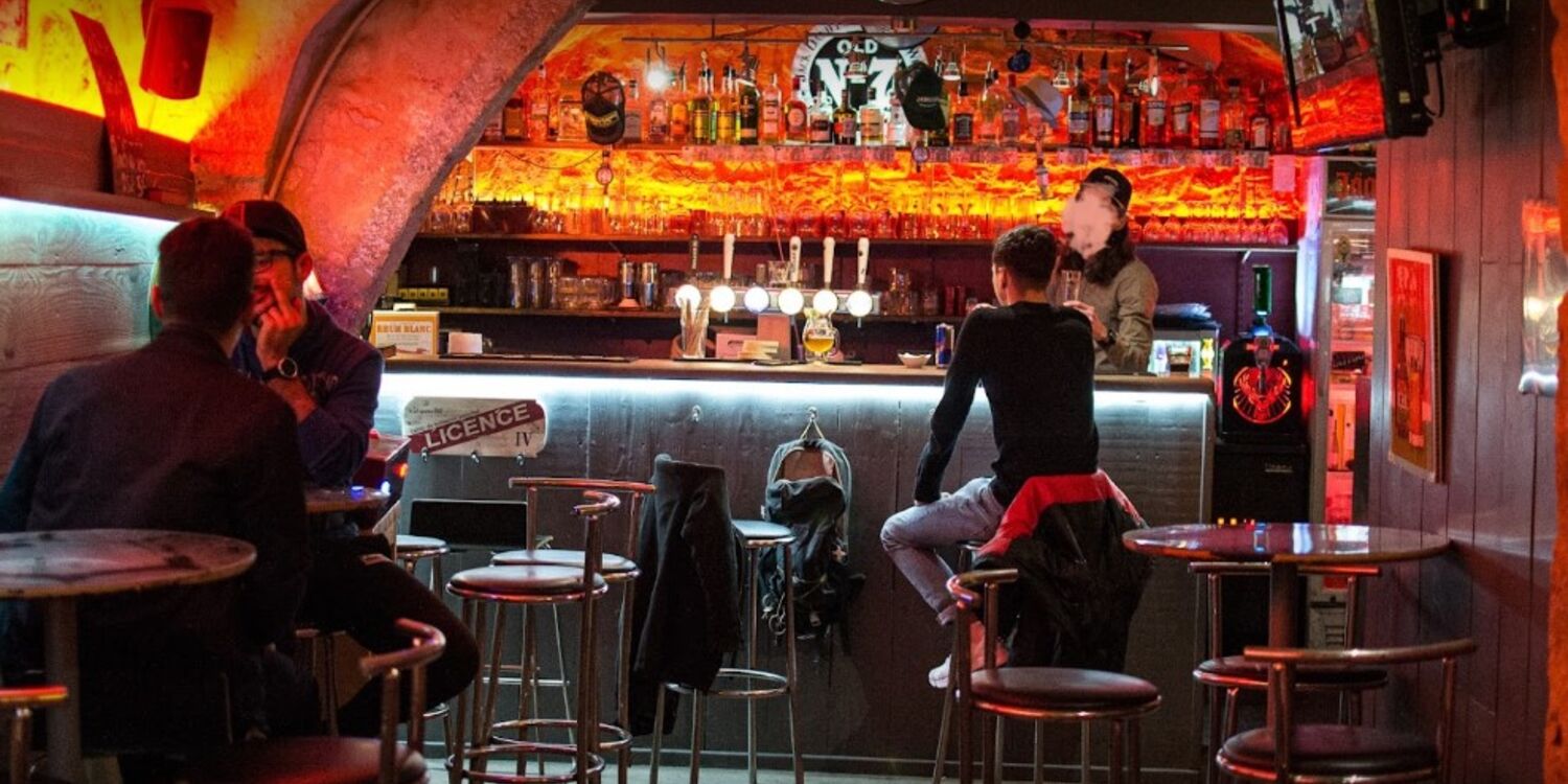 Inglorious Bar (fermé), bar