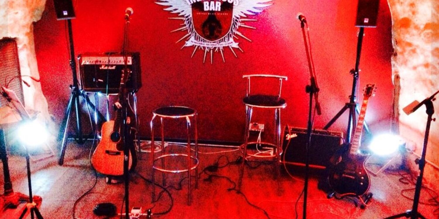 Inglorious Bar (fermé), bar