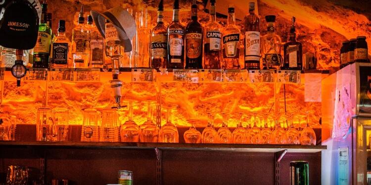 Inglorious Bar (fermé), bar