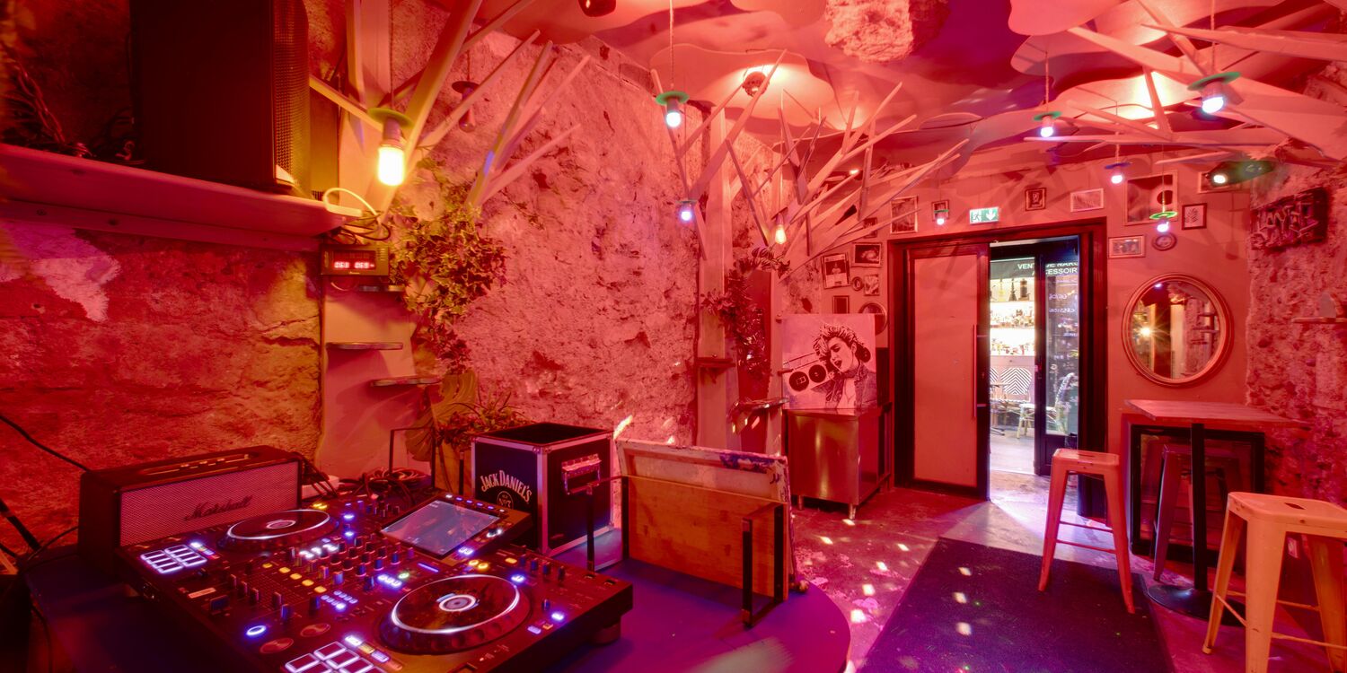 L'Antre, bar