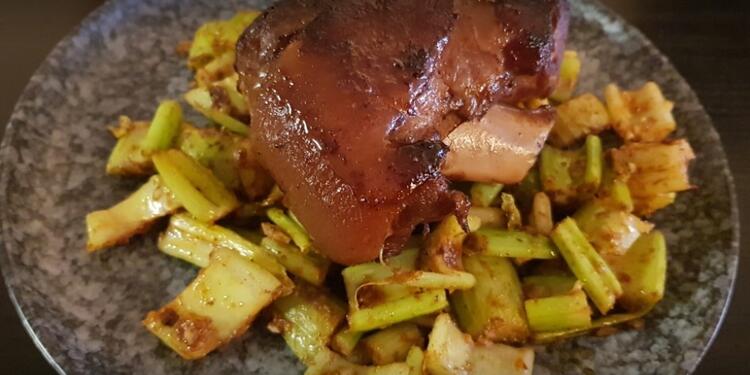 Queyrelou (fermé), restaurant, des plats servis au restaurant