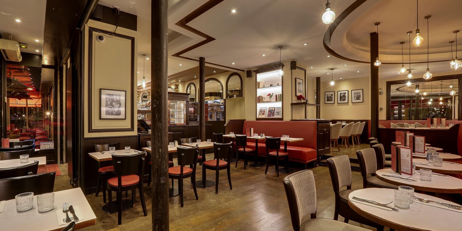 Le Canon de la Nation, bar