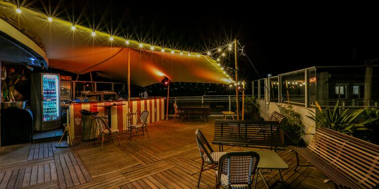 Ma Biche Sur Le Toit, bar