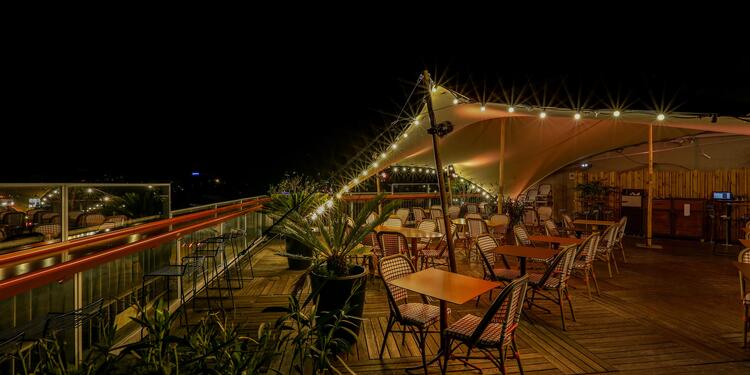 Ma Biche Sur Le Toit, bar