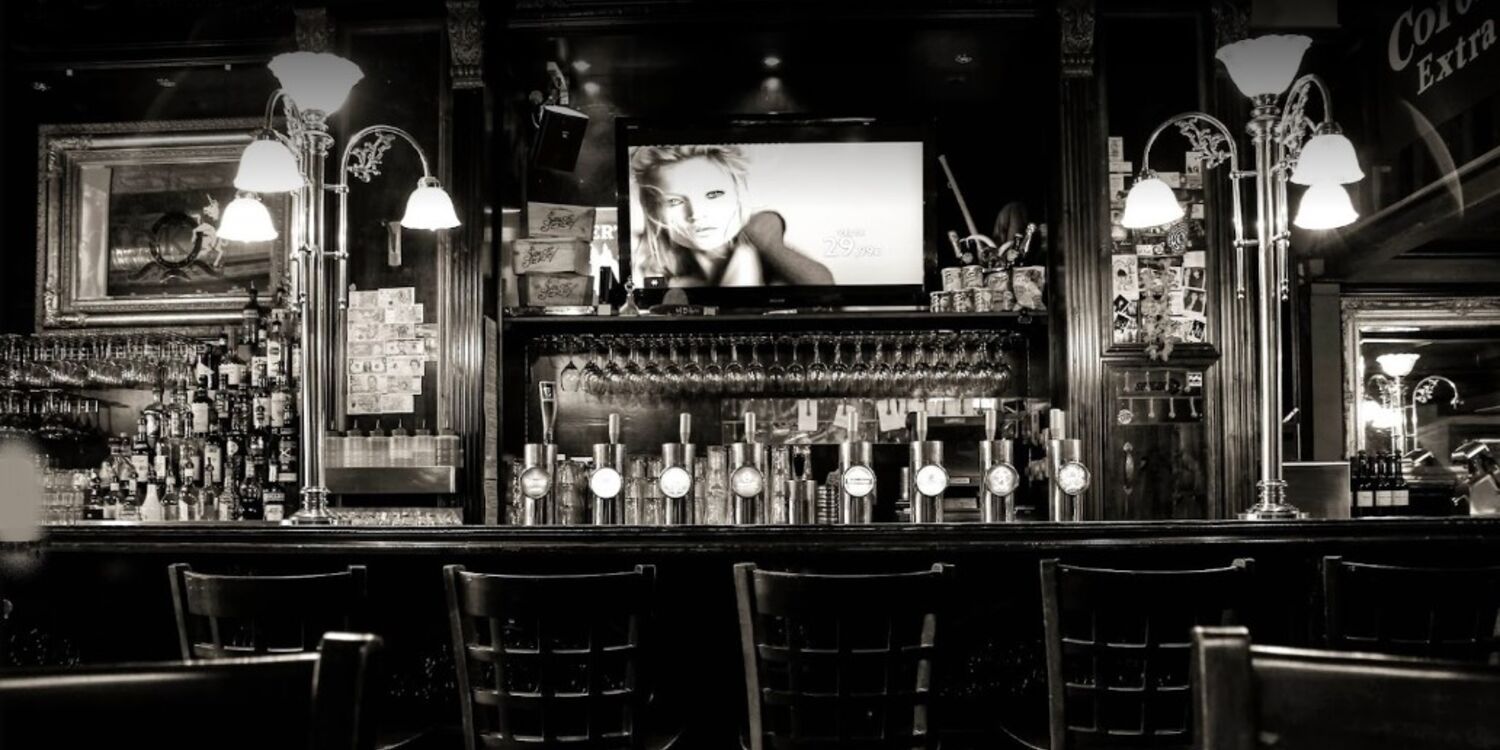 The Kingdom Cannes (fermé), bar, le comptoir du bar