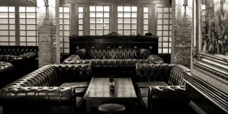 The Kingdom Cannes (fermé), bar,  Une vue de l'intérieur du bar