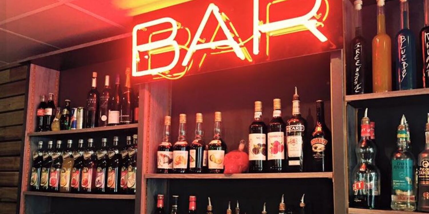 Wanted Saloon (fermé), bar, le comptoir du bar