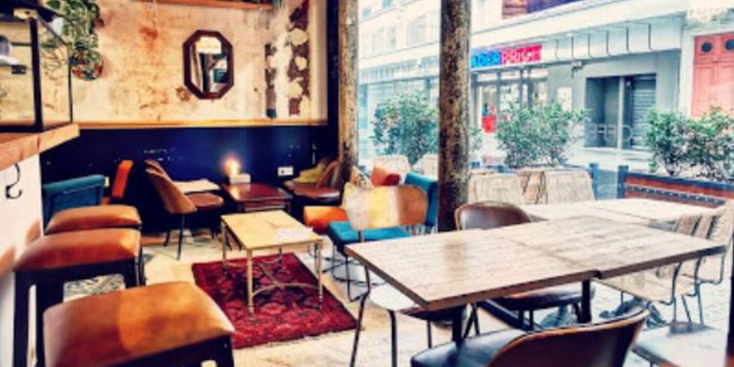 Regiøn Clichy, bar, Une vue à l'intérieur du  bar