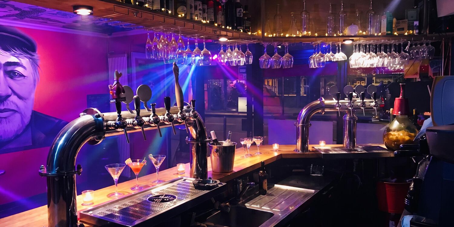 Au Traquenard, bar