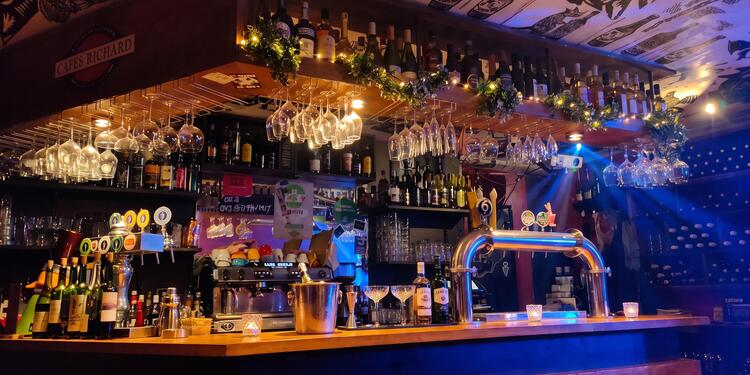 Au Traquenard, bar