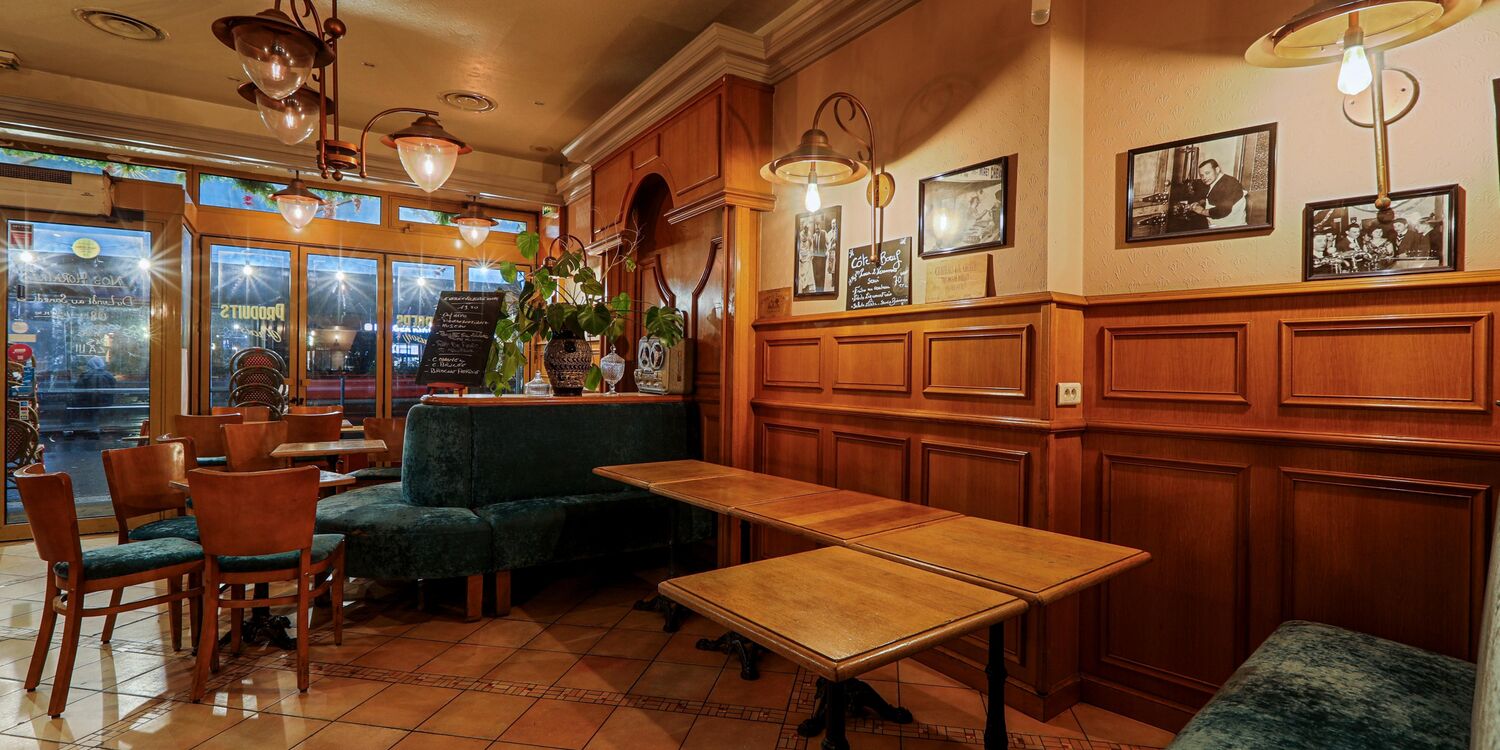 Café Chez Pierre, bar