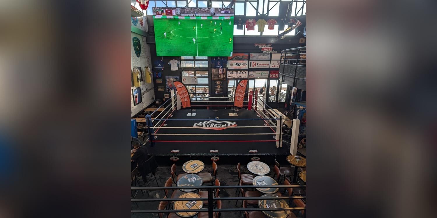 The Novick's Stadium, bar