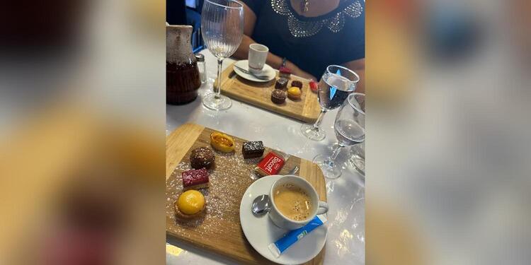 Guest Live Club & Lounge, bar