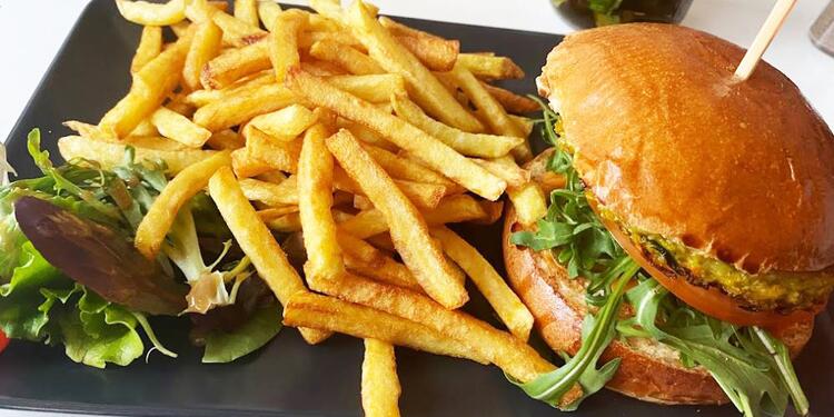 Little b (fermé), restaurant,  des spécialités à grignoter sur place 