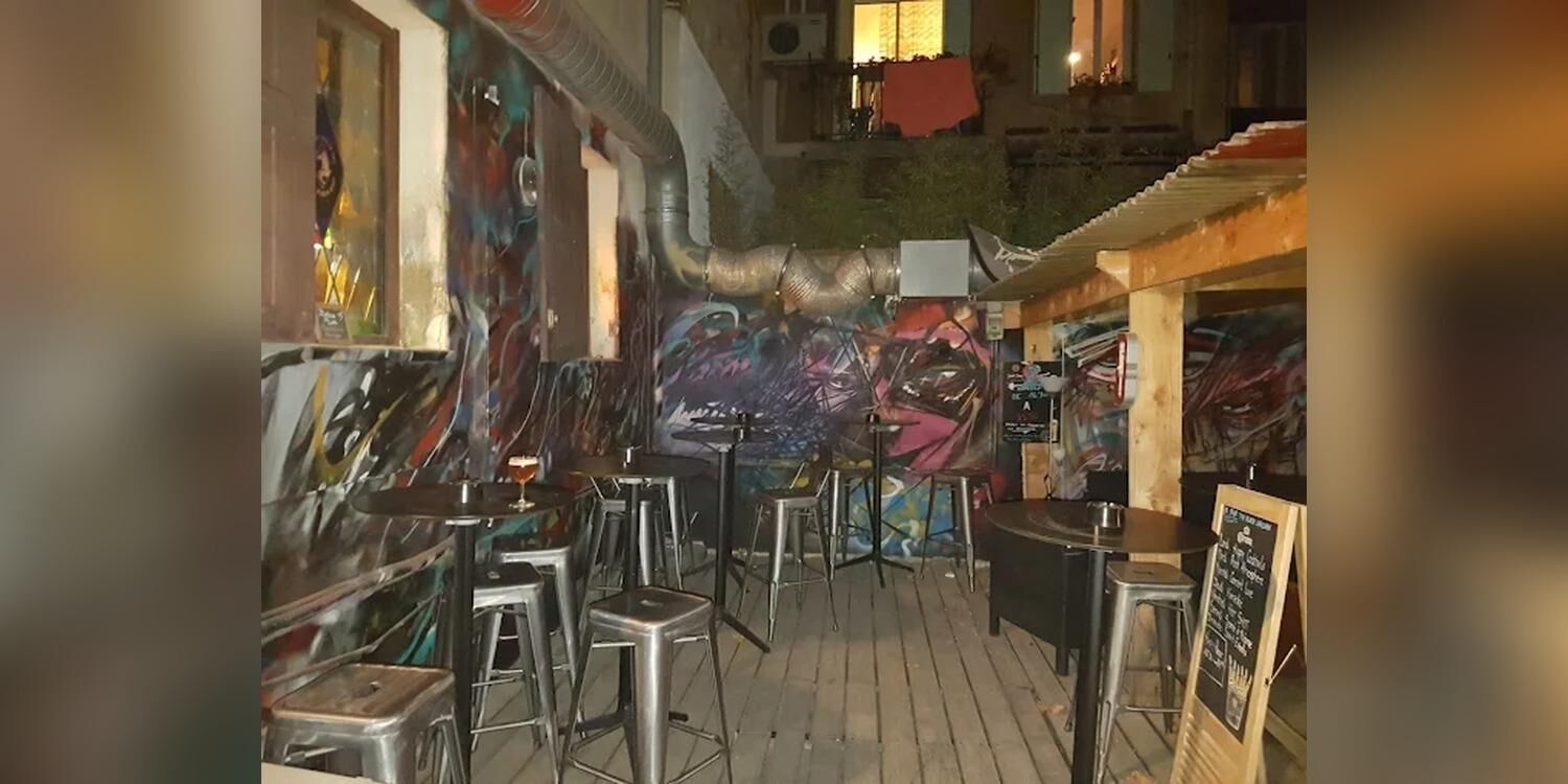 The Black unicorn, bar