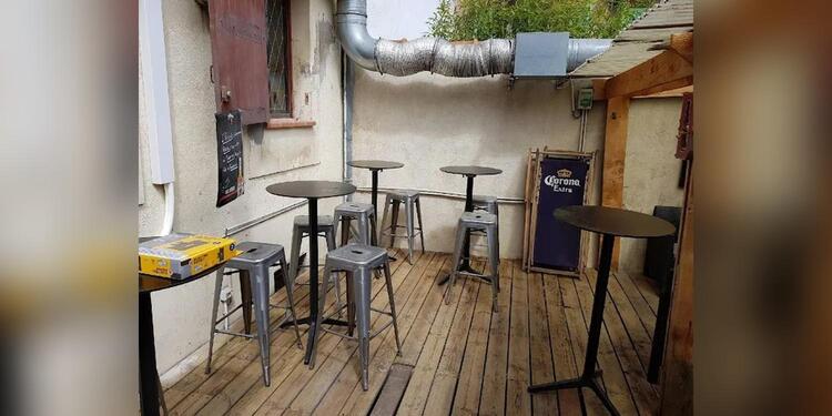 The Black unicorn, bar