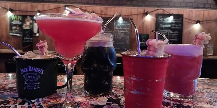 In Real Life Lille (Fermé), bar, boissons des spécialités à déguster