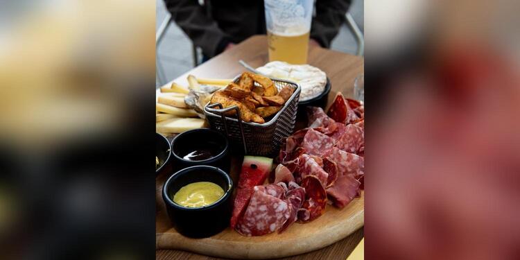 La Petite Poésie, bar