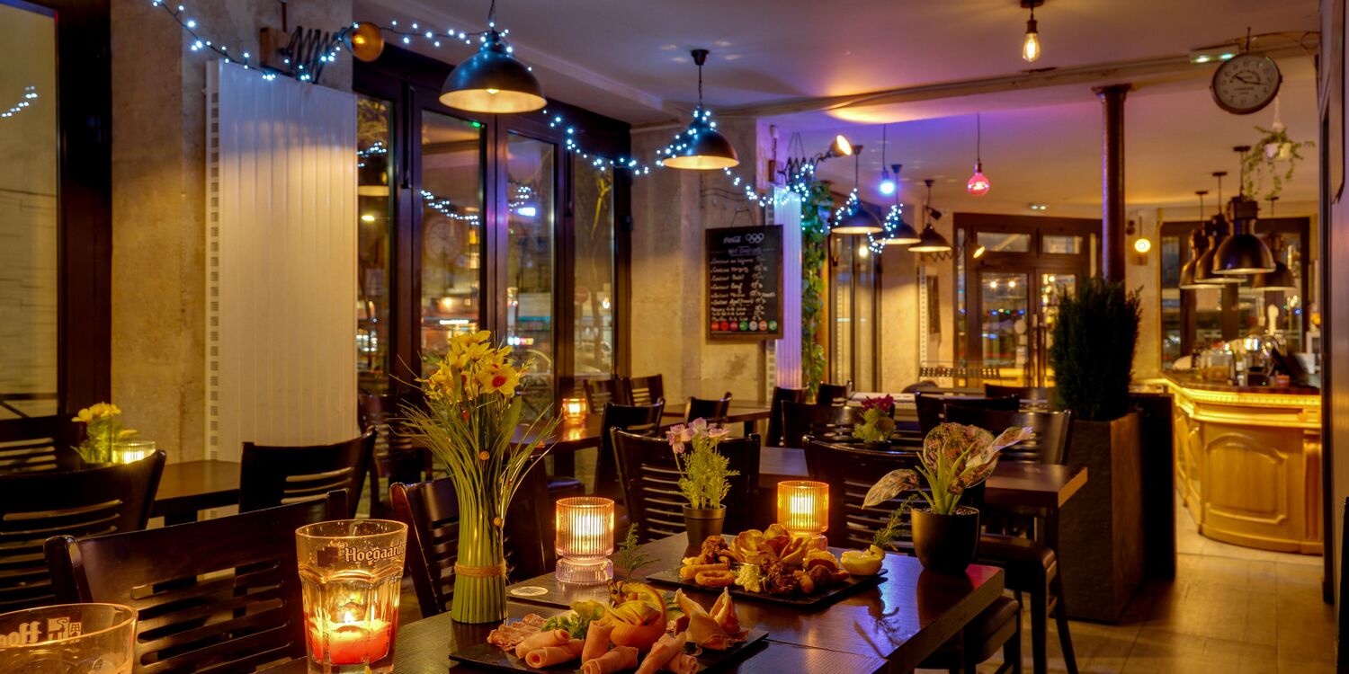 Auberge Des Artistes, bar