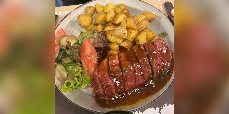 Auberge Des Artistes, bar