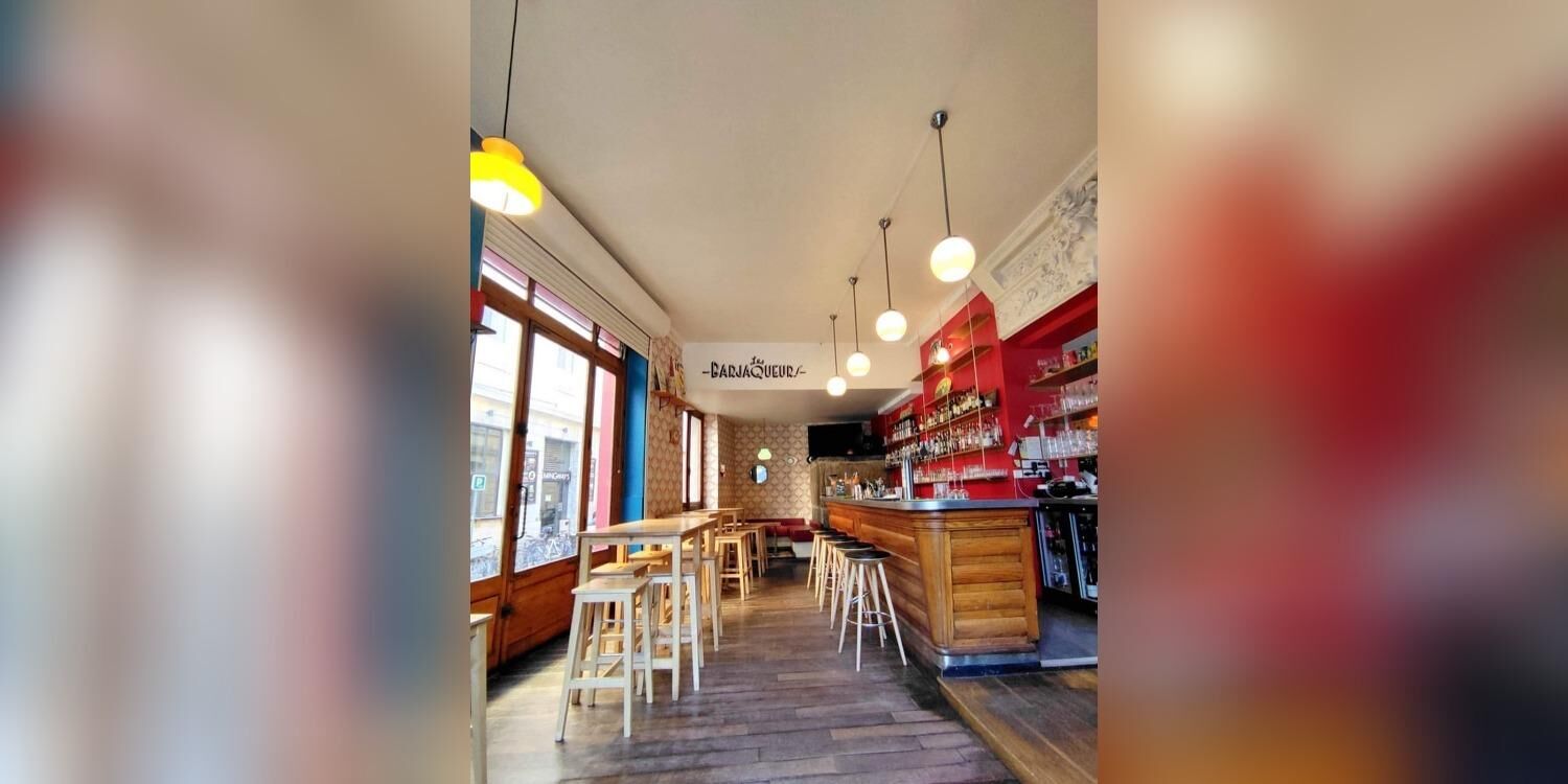Les Barjaqueurs, bar