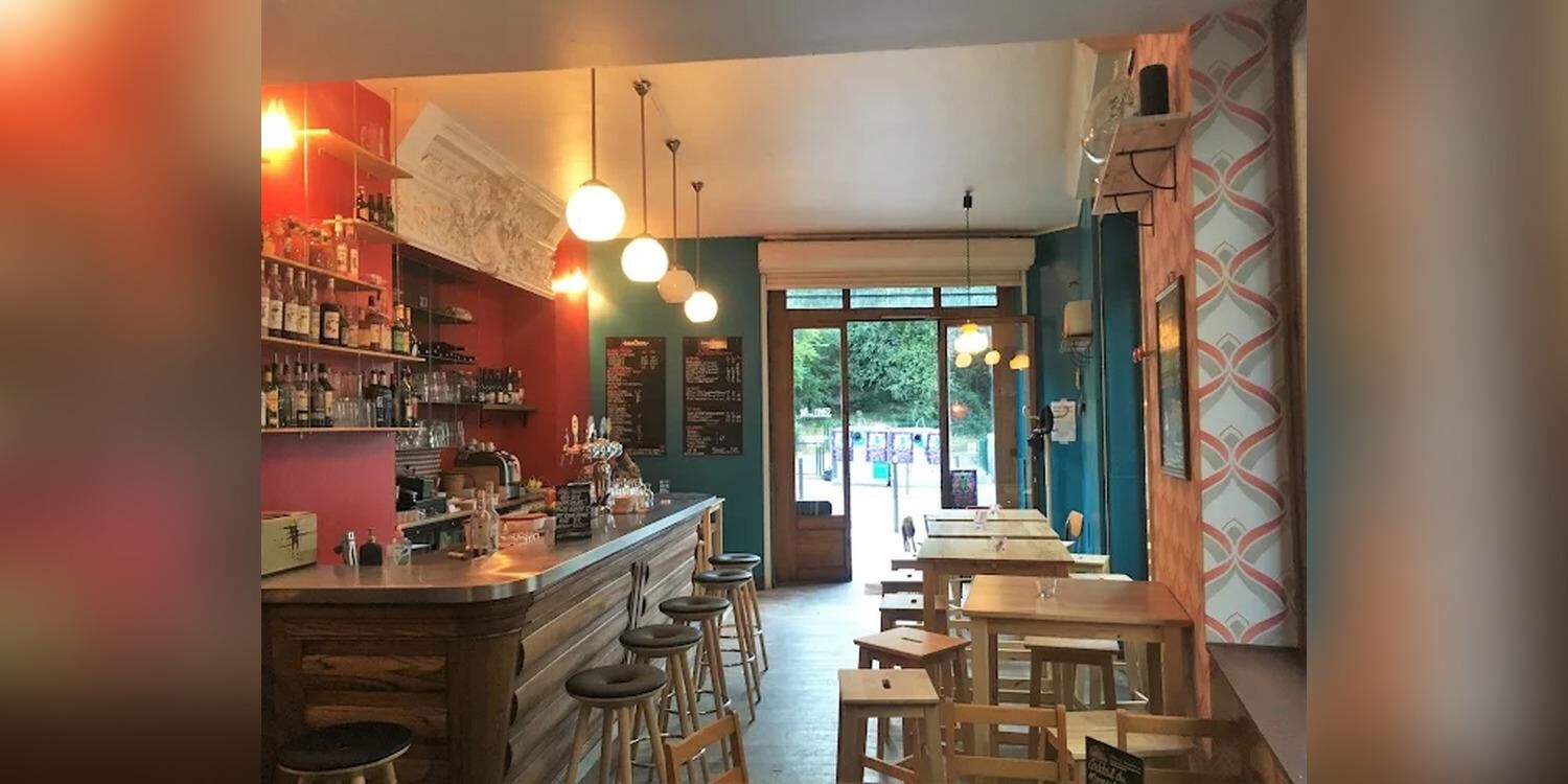 Les Barjaqueurs, bar
