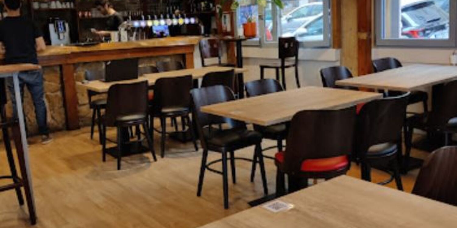 Yakapiocher, Bar à jeux familial et amical, bar