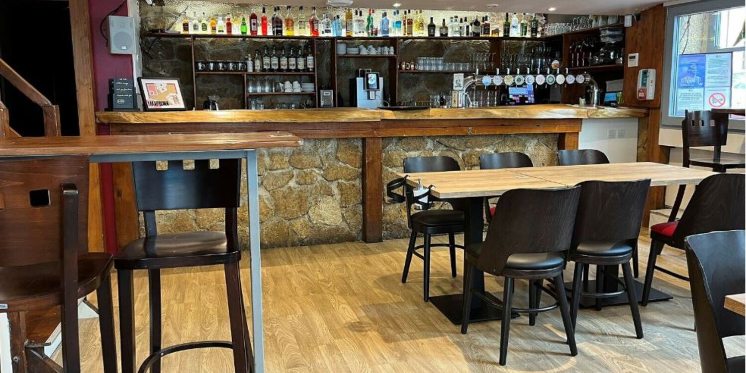 Yakapiocher, Bar à jeux familial et amical, bar