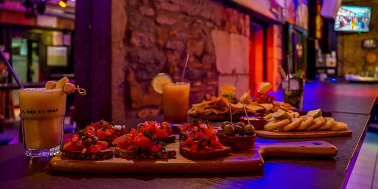 Cabana Café, bar