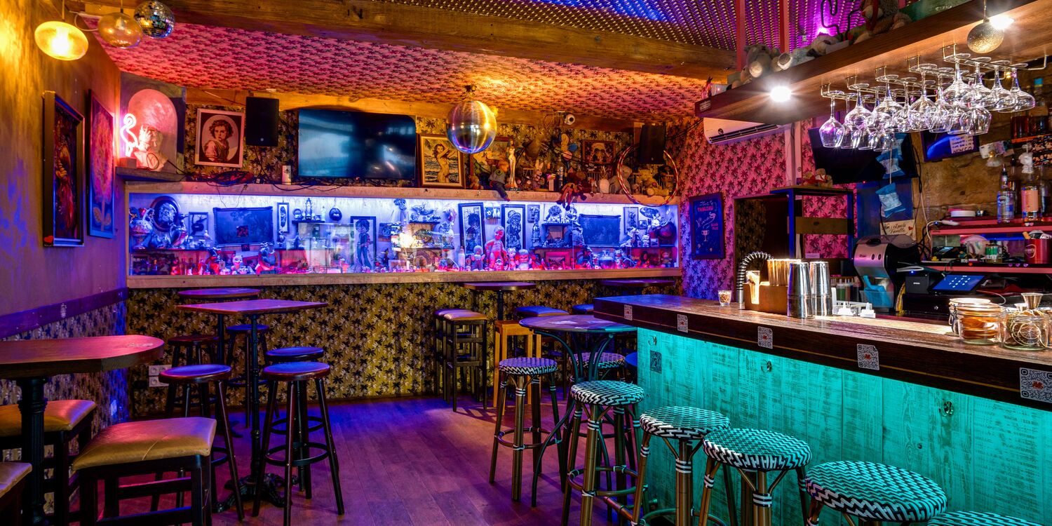 La Faute aux Ours, bar