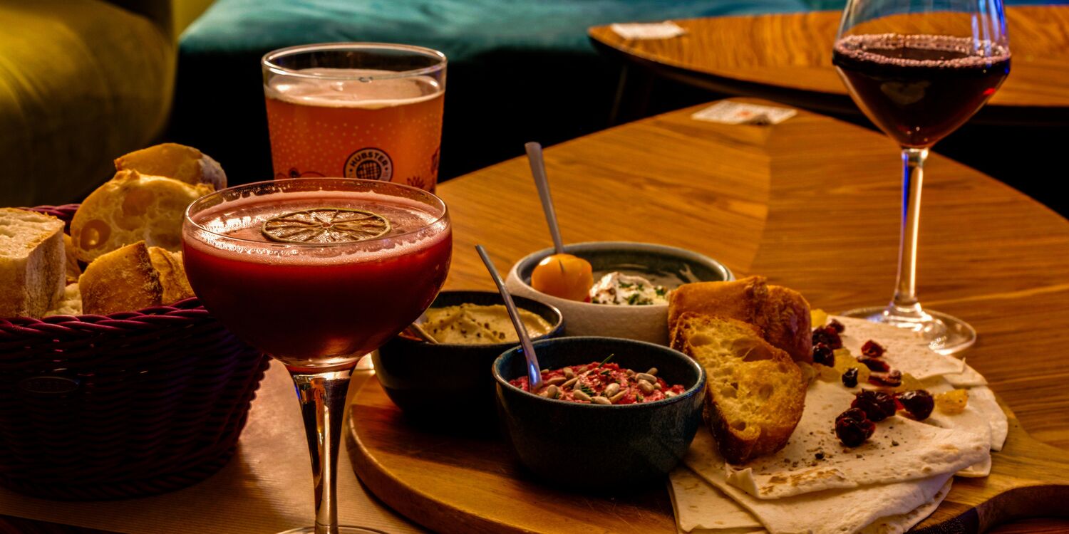 La Faute aux Ours, bar