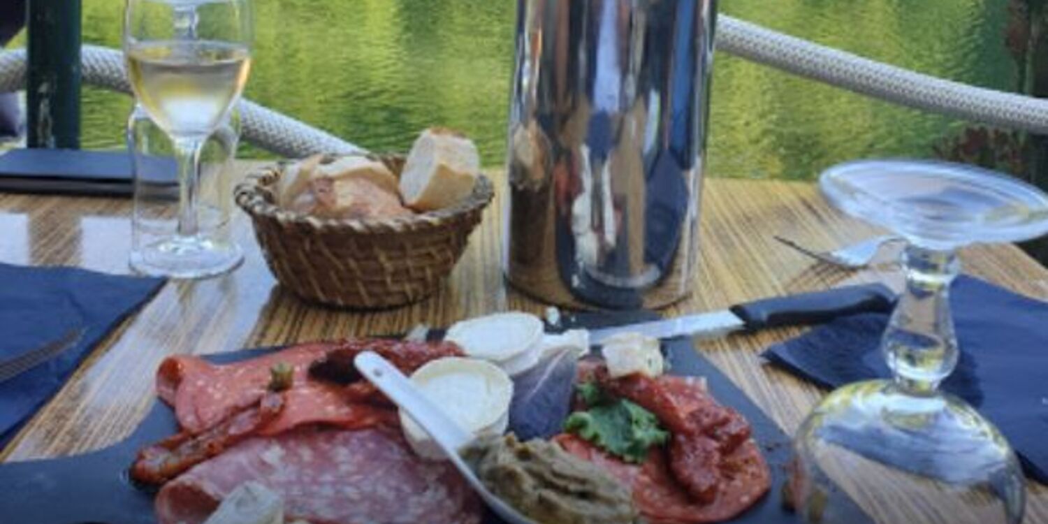 Les Terrasses de l'île barbe, restaurant, Plats