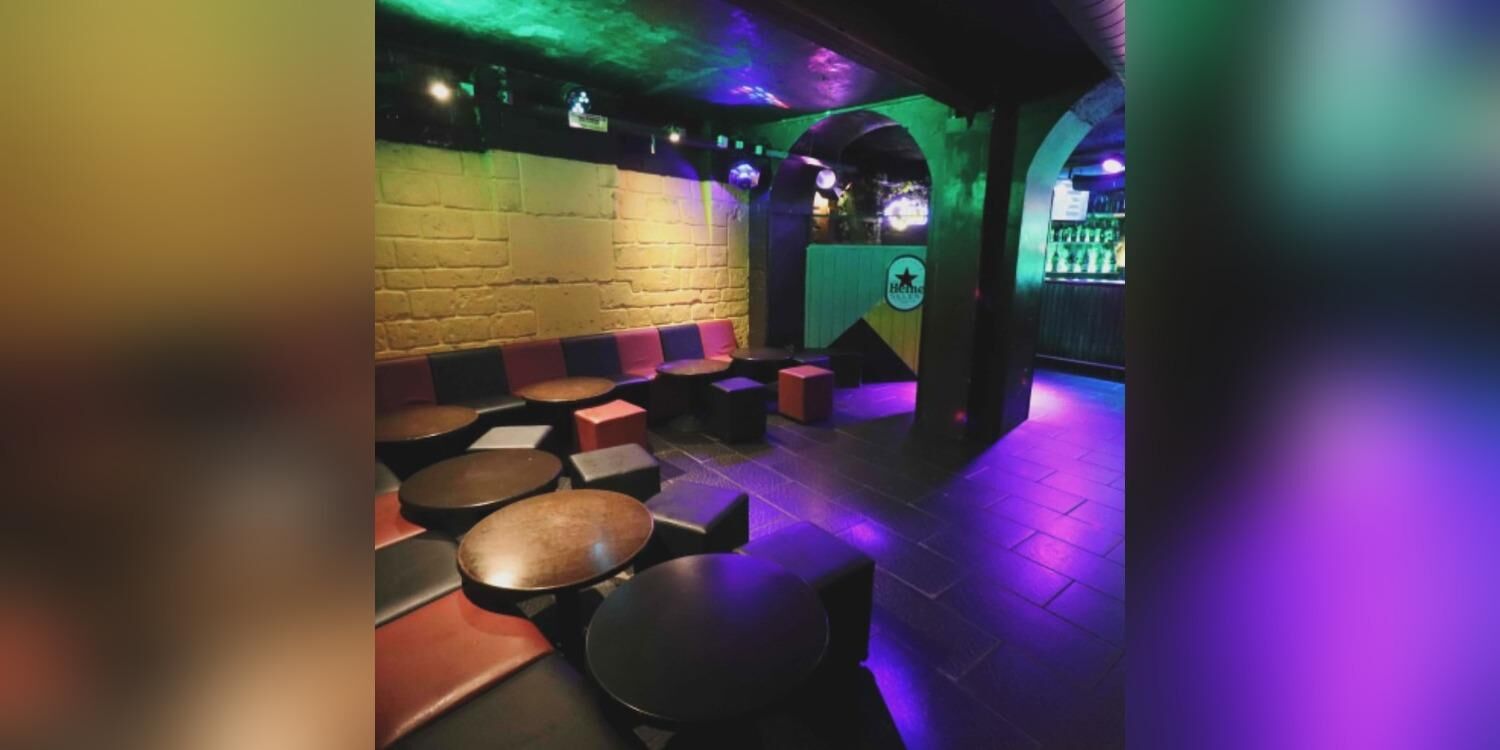 California Avenue, bar