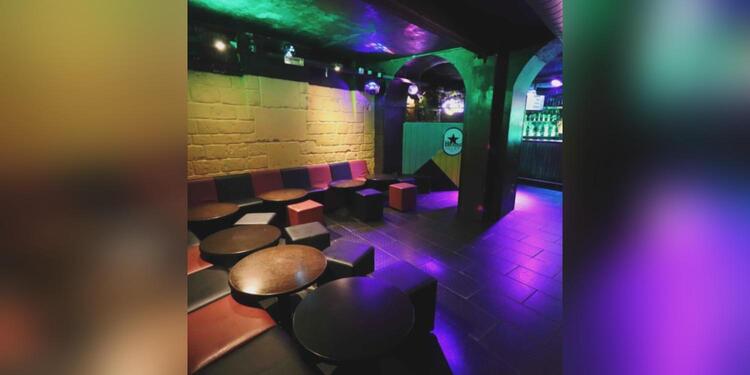 California Avenue, bar