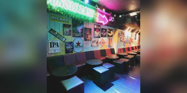 California Avenue, bar