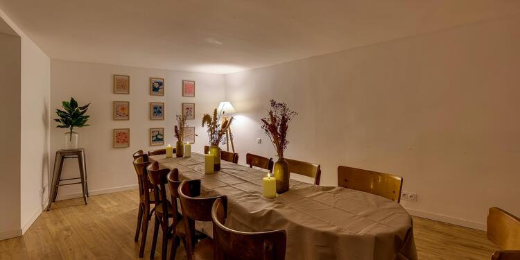 Wanted Café Paris, bar