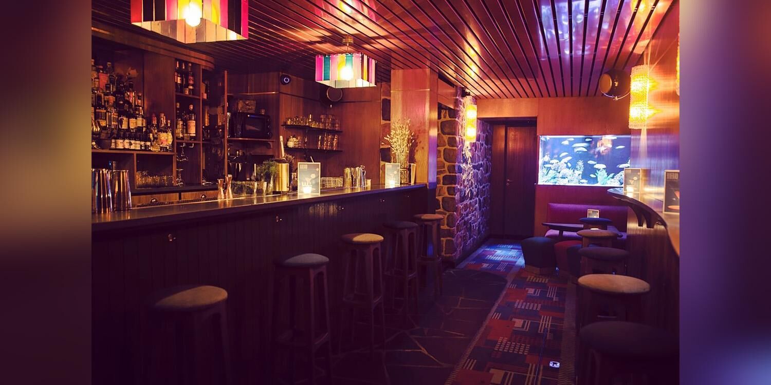 Bluebird, bar