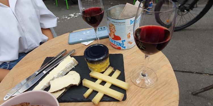 Bolibar, bar, Plats sur Place du bar