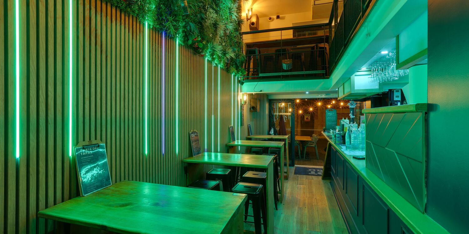 Le Tôt ou Tard, bar