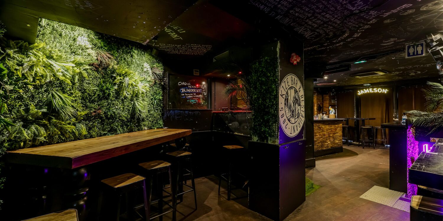 Le K1ZE, bar