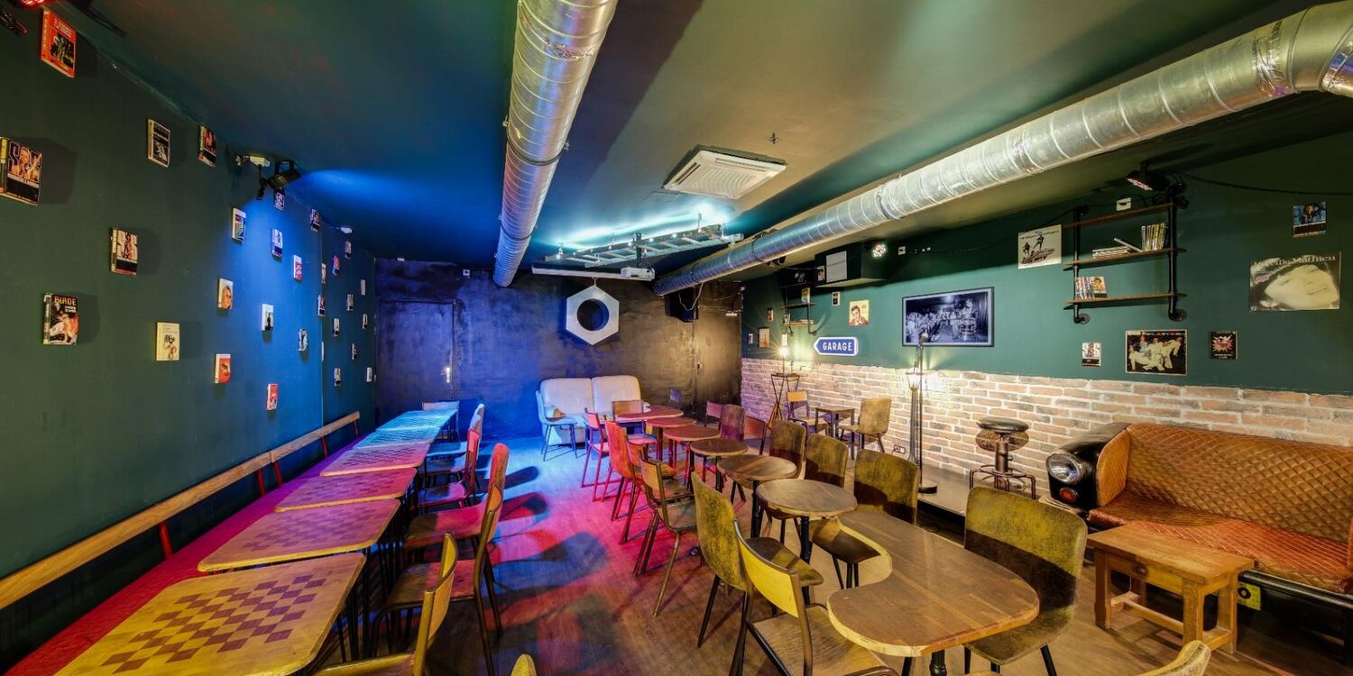 Garage Comedy, bar
