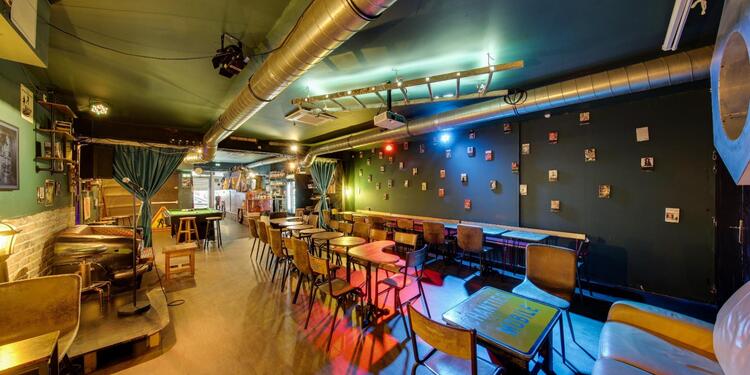 Garage Comedy, bar