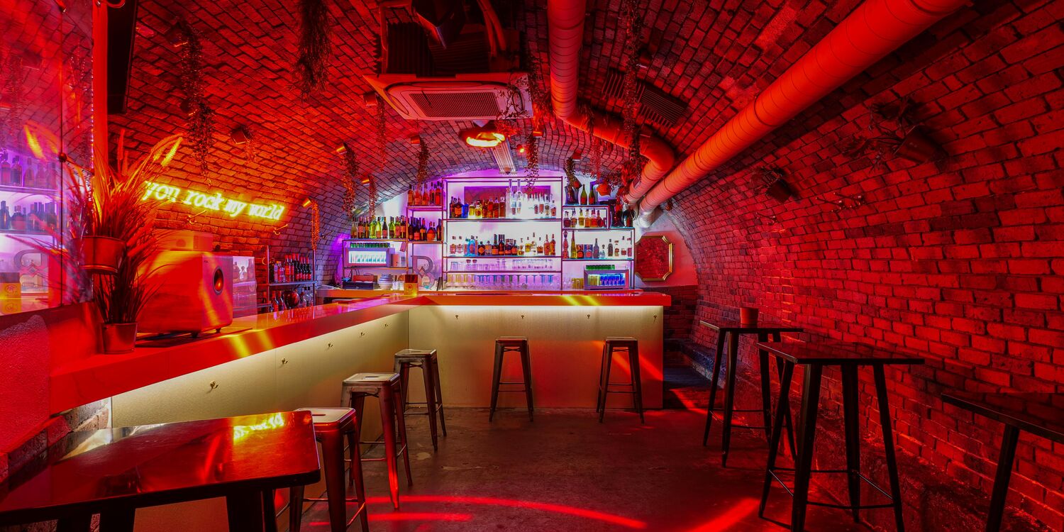 Dionysos, bar