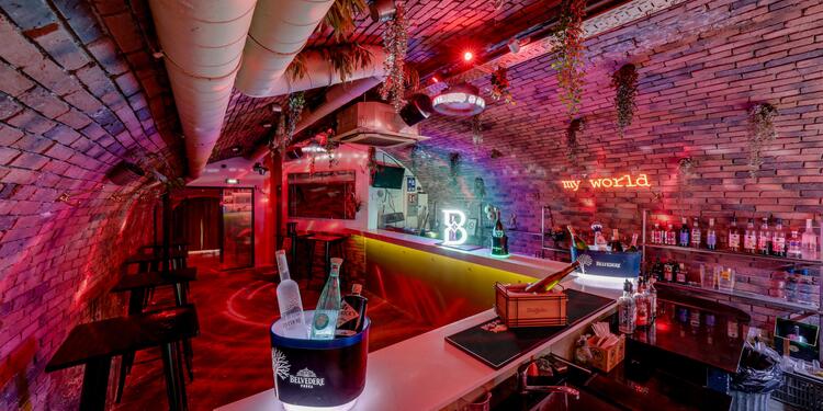 Dionysos, bar