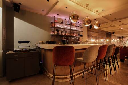 Madamador, Bar Paris Odéon #0