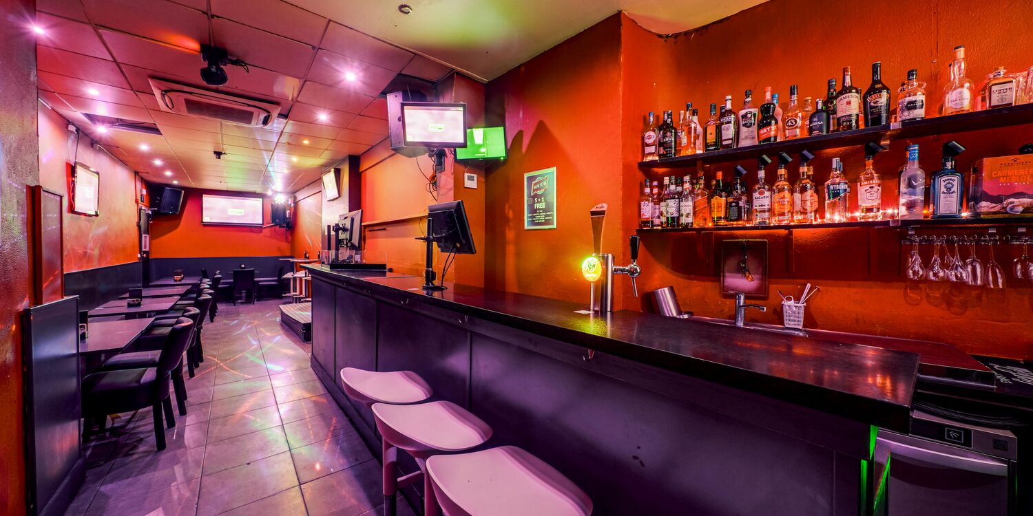 Karaoké Bar Sablon, bar