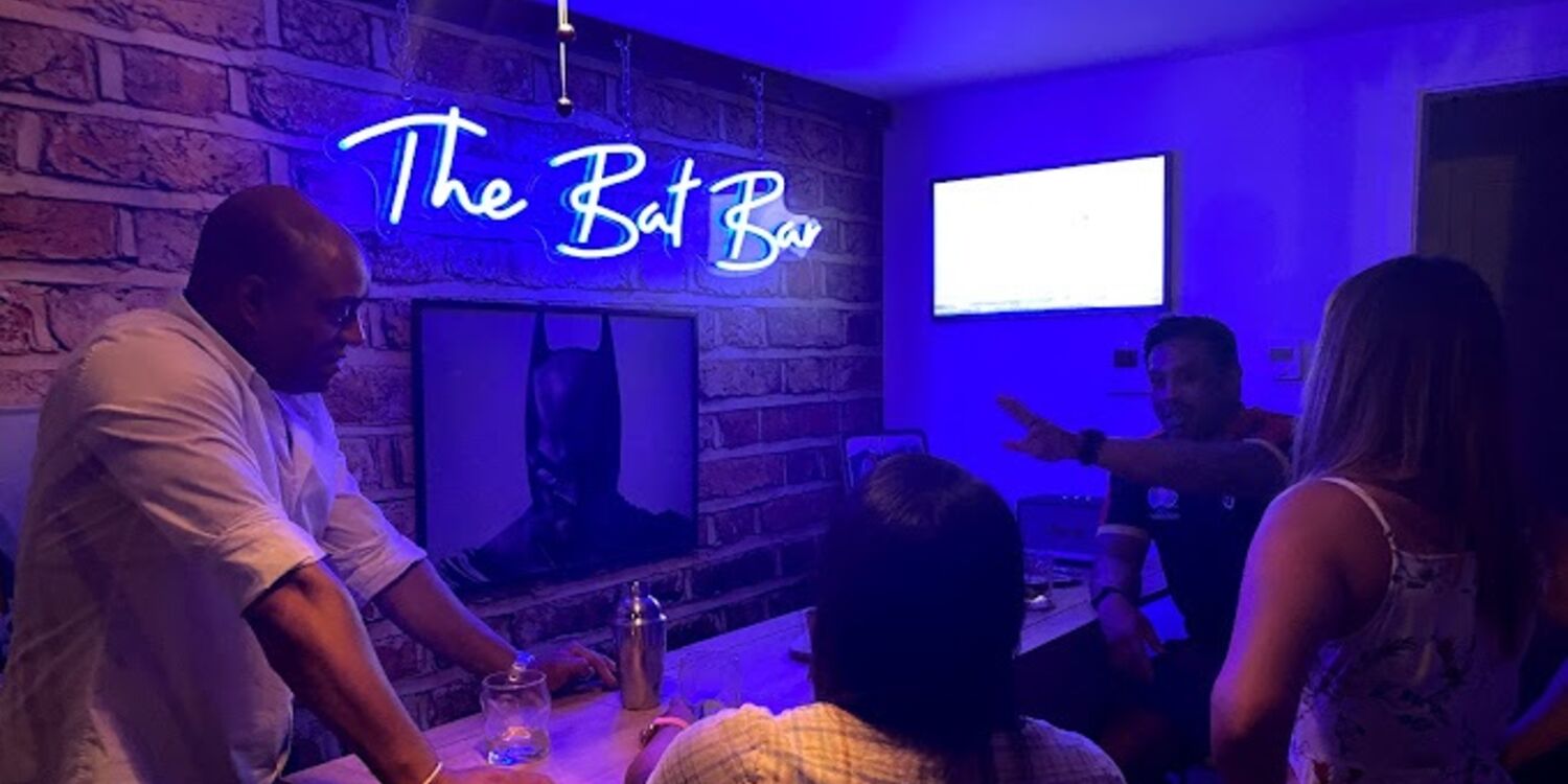 The Bat Bar (fermé), bar