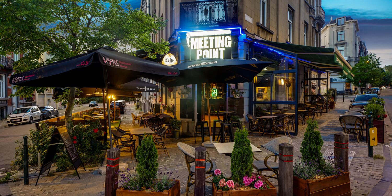The meeting point, bar